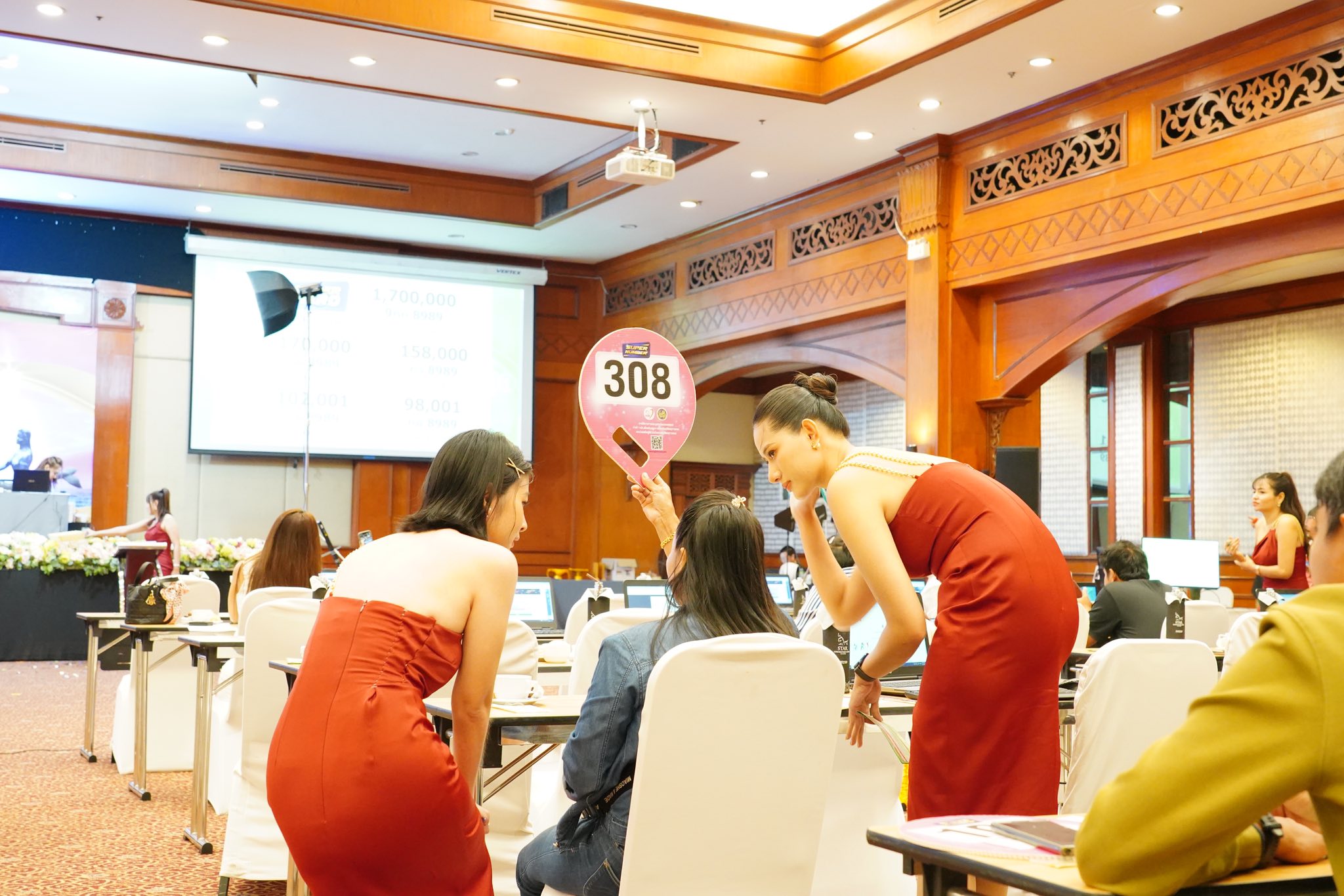 การประมูลทะเบียนรถเลขสวย ระยอง ครั้งที่ 25 หมวด ขน วันที่ 30 ส.ค. 68